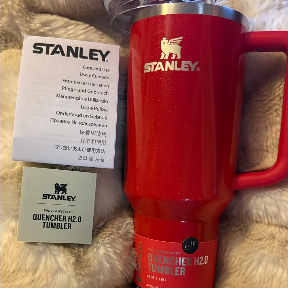 Stanley Classic Red Tumbler - Picture 3 of 4